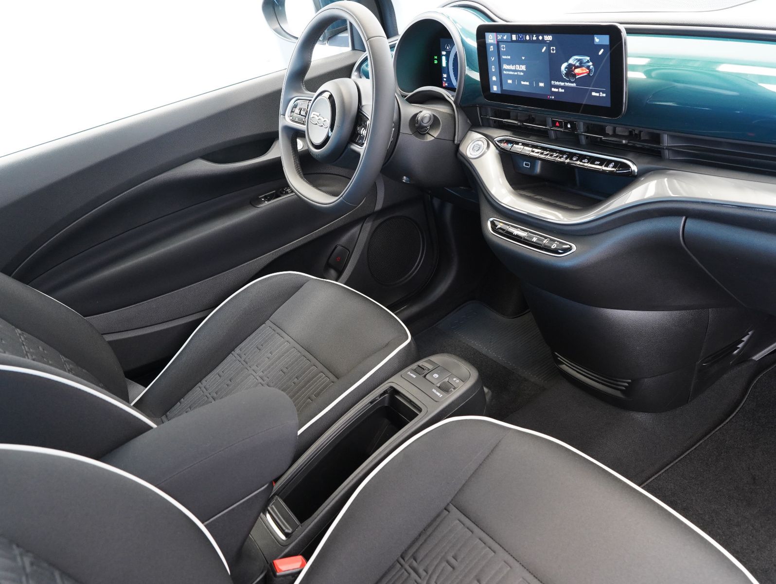 Fahrzeugabbildung Fiat 500e 87KW/42kWh/DC-LADEN/CARPLAY/DAB/SOH/KAMERA