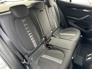 BMW X2 sDrive18i  LED RFK Navi Tempomat Klimaaut.