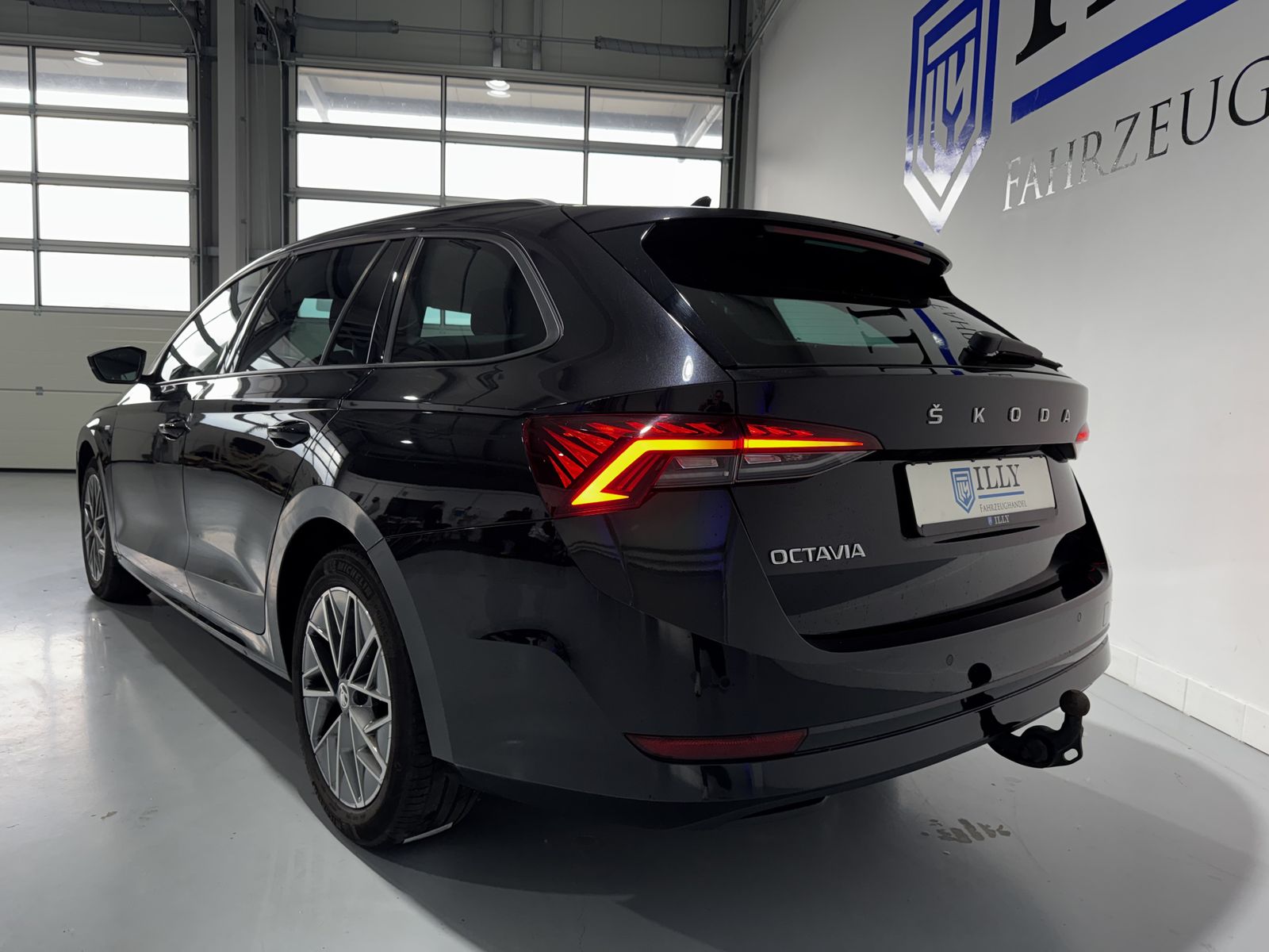 Fahrzeugabbildung SKODA Octavia 2.0 TDI*Ambition*LED-Matrix*AHK*ACC*