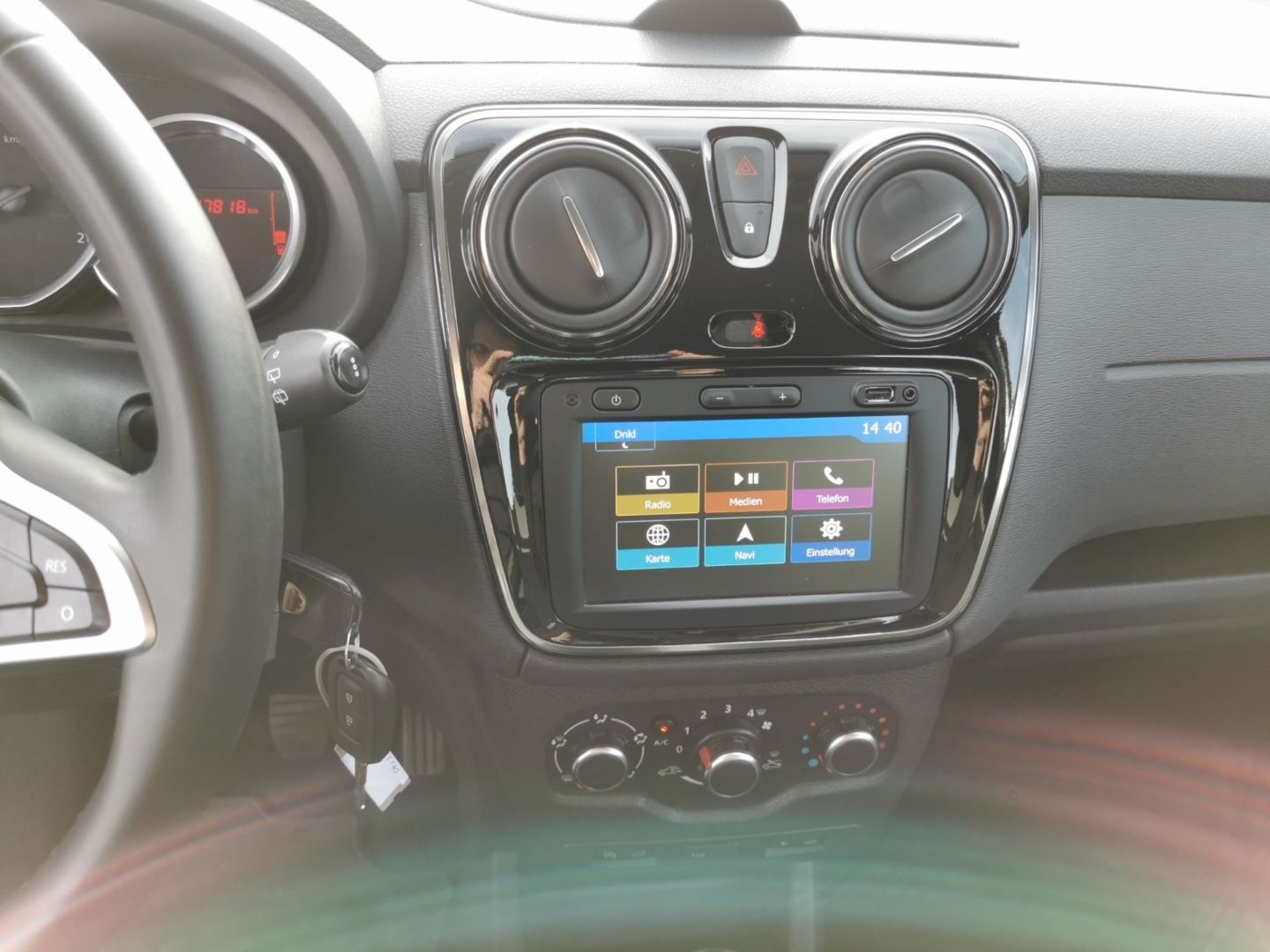 Fahrzeugabbildung Dacia Lodgy Stepway 1.6 SCe100 Navi SHZ Kamera 7-Sitze