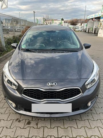 Kia cee'd / Ceed 1.6 GDI Dream-Team Edition Drea...