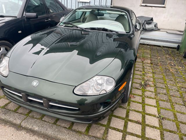 Jaguar xk8 v8