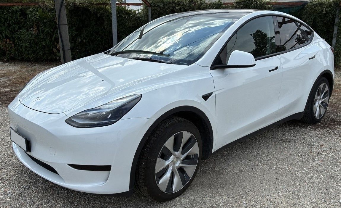 Tesla Model Y 299 PS - WÄRMEPUMPE - KAMERA