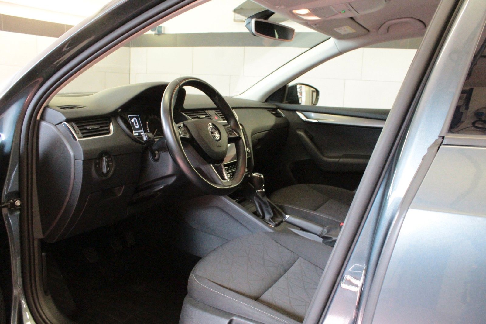 Fahrzeugabbildung SKODA Octavia 1.6 TDI CLEVER Combi  Navigation