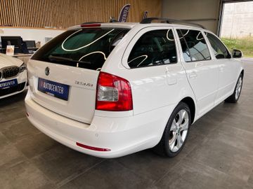 Skoda Octavia Combi Elegance DSG *NAVI*XENON*PDC*