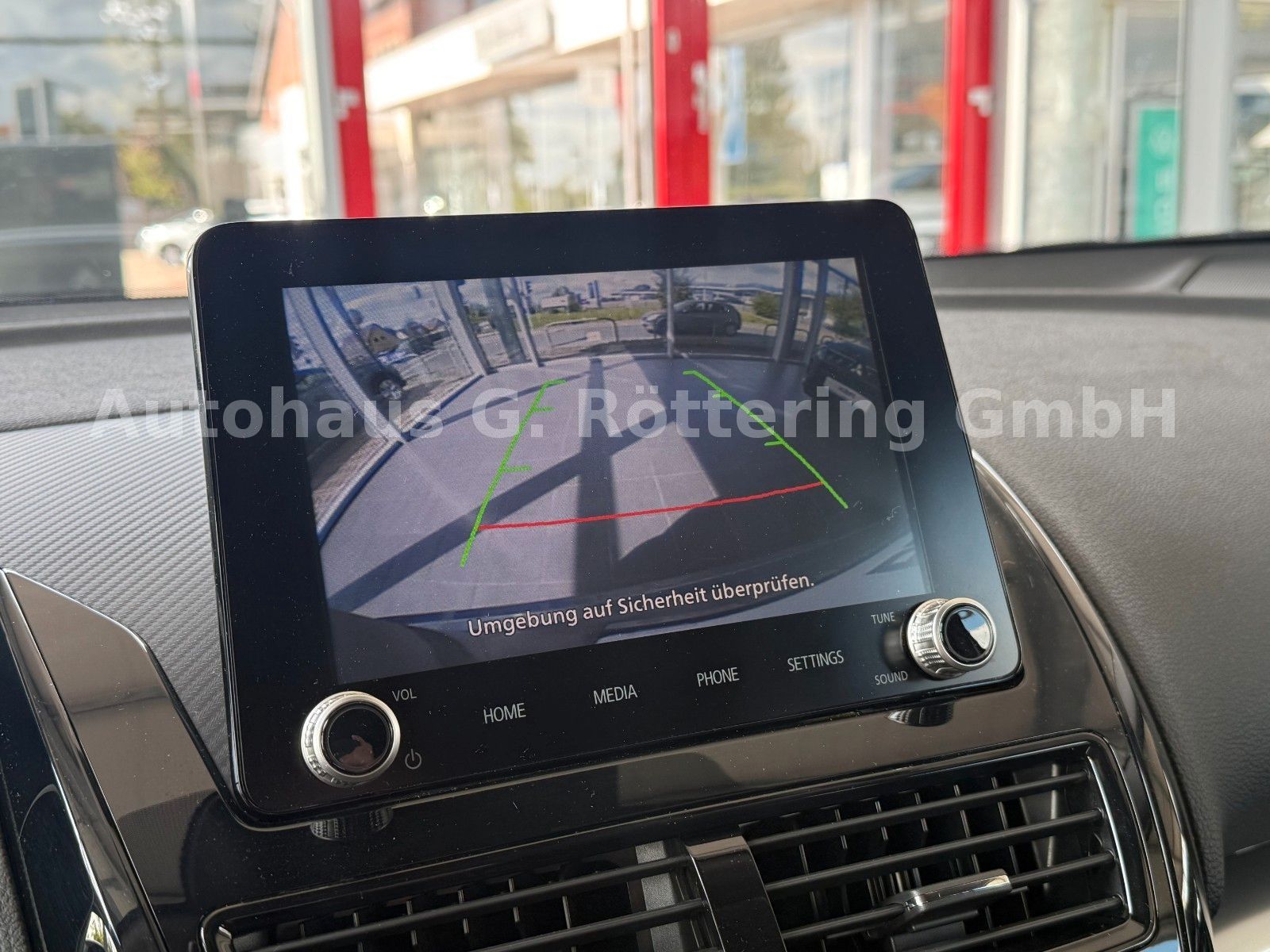 Fahrzeugabbildung Mitsubishi Eclipse Cross 2.4 PHEV 4WD +Kam +BT +SHZ +SOH97%