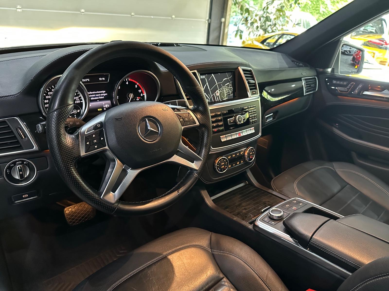 Mercedes-Benz ML 350 BlueTec 4Matic AMG Paket / Panorama/ EUR6