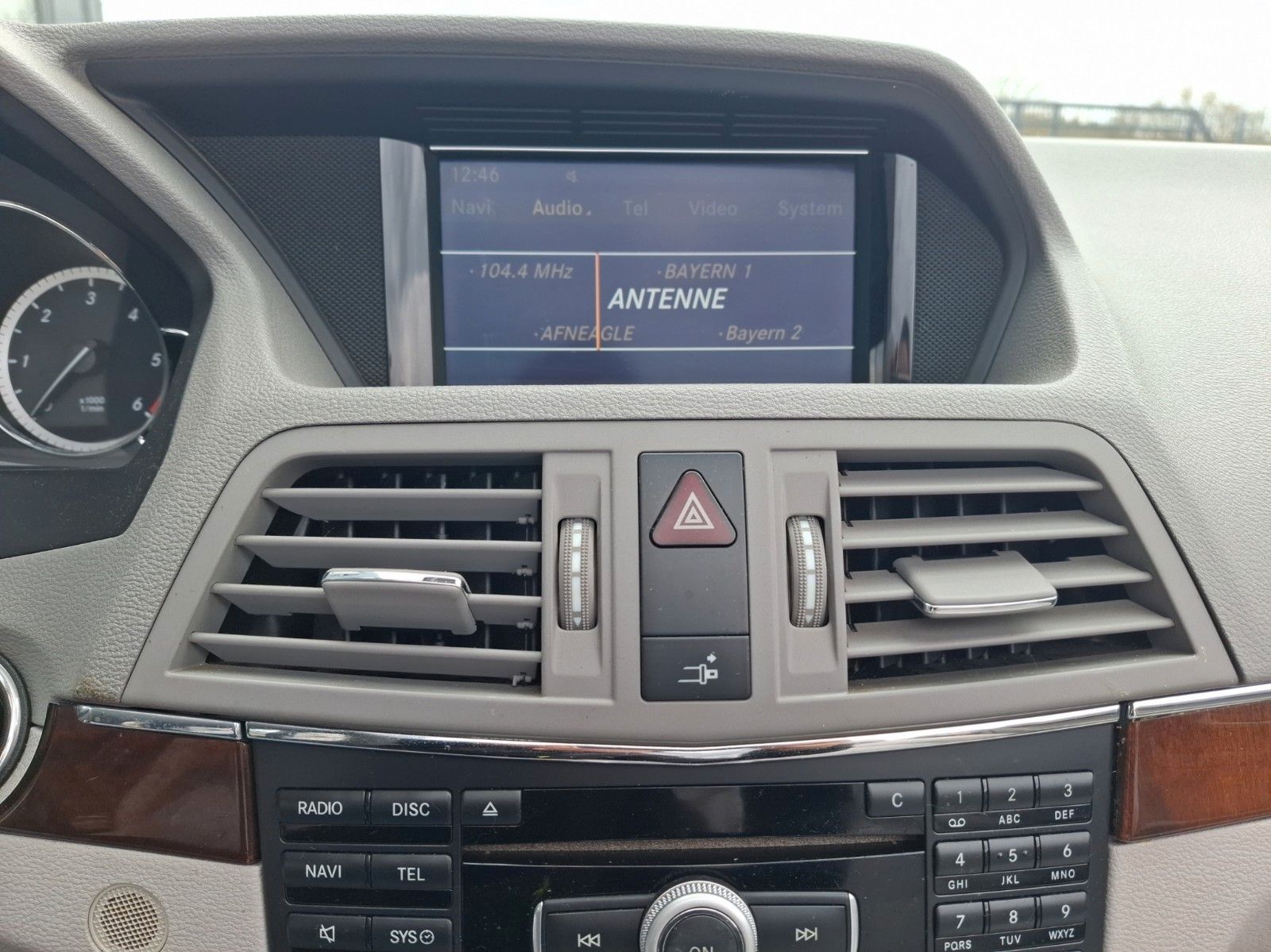 Fahrzeugabbildung Mercedes-Benz E 220 E -Klasse Cabrio E 220 CDI BlueEfficiency