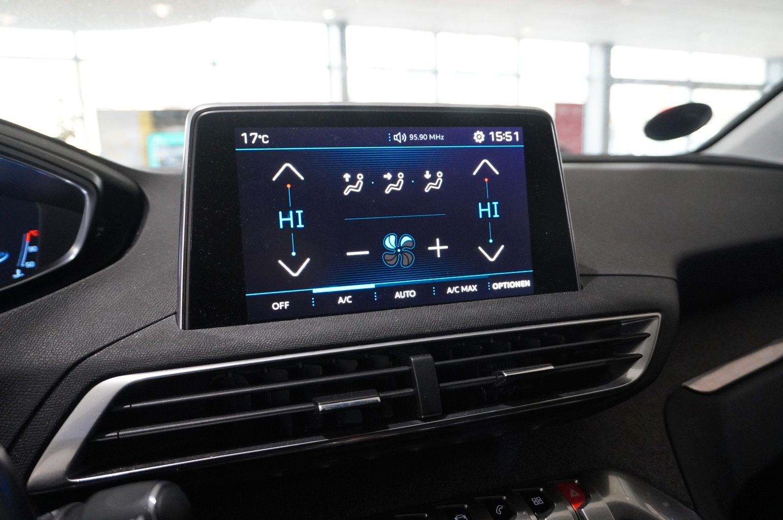 Fahrzeugabbildung Peugeot 3008 1.2 ALLURE NAVI/LED/VIRTU./SHZ/TEMP./NEBEL