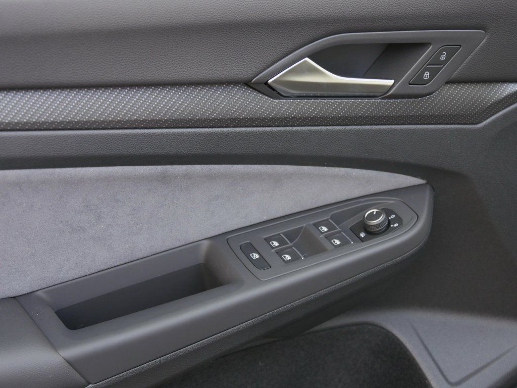 Fahrzeugabbildung Volkswagen Golf R-Line 2.0 TDI DSG Navi RFK Matrix-LED