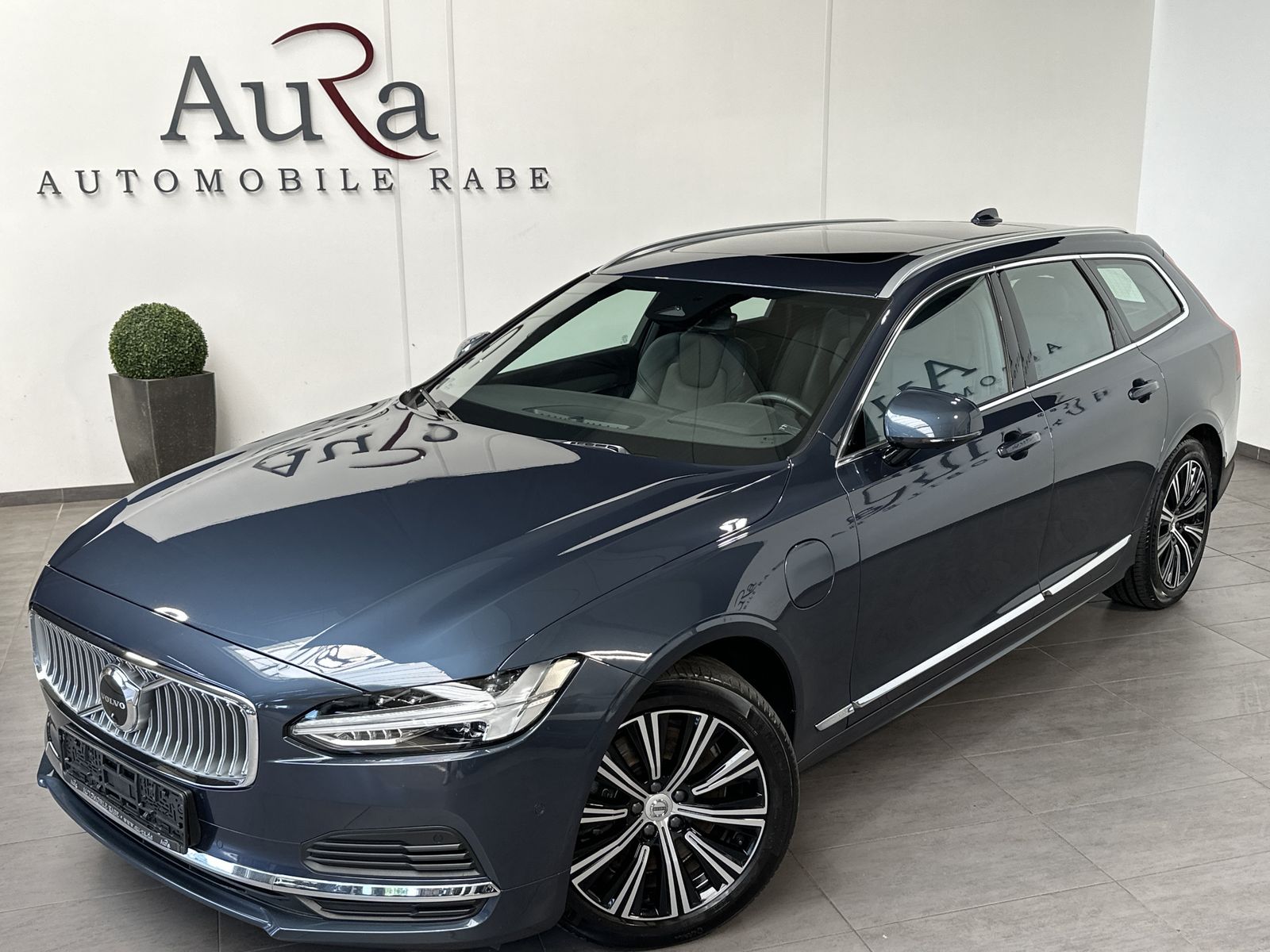 Fahrzeugabbildung Volvo V90 T8 AWD Inscription NAV+LED+360°+AHK+PANO+VC