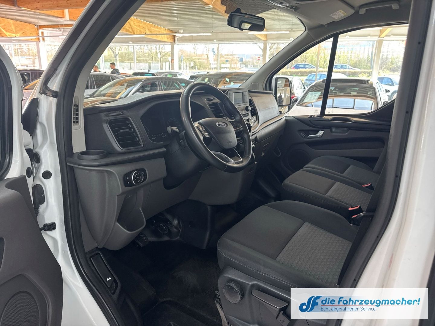 Fahrzeugabbildung Ford Transit Custom Dyn. Kurvenlicht DAB Notbremsass.