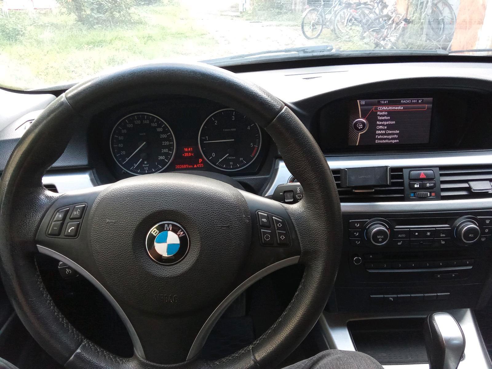 BMW 320 2011 — photo 11