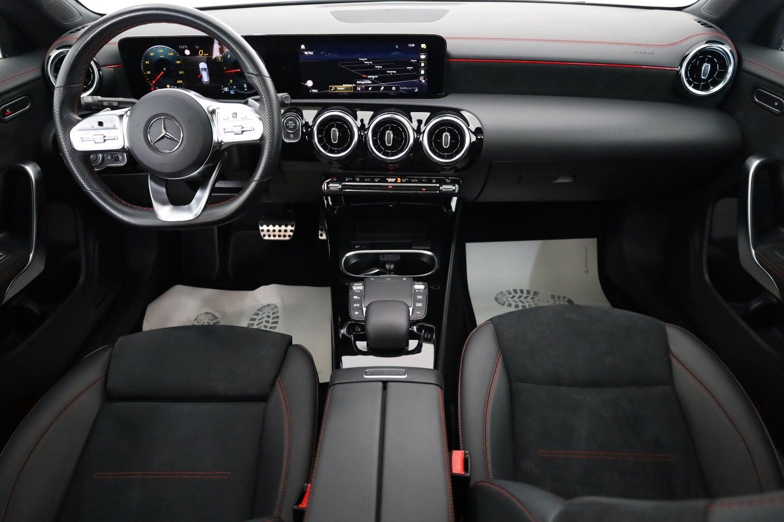 Fahrzeugabbildung Mercedes-Benz CLA 220d SB 4M AMG Line T.Leder,Navi,Night/ParkP