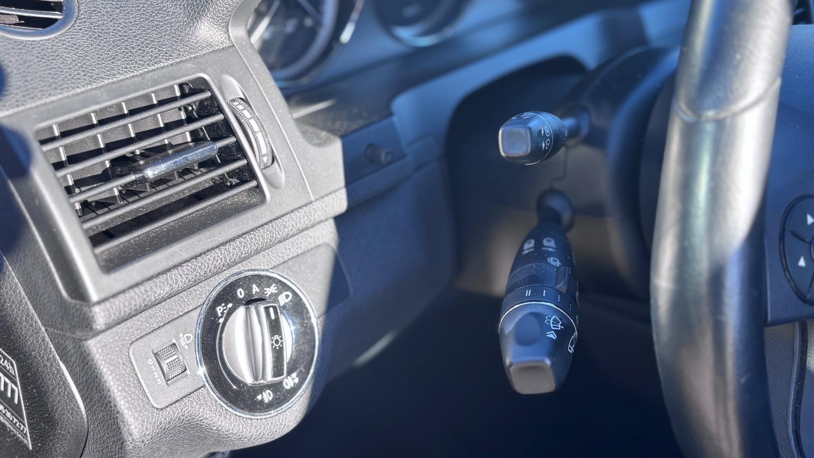 Mercedes-Benz C200 2009 — photo 18