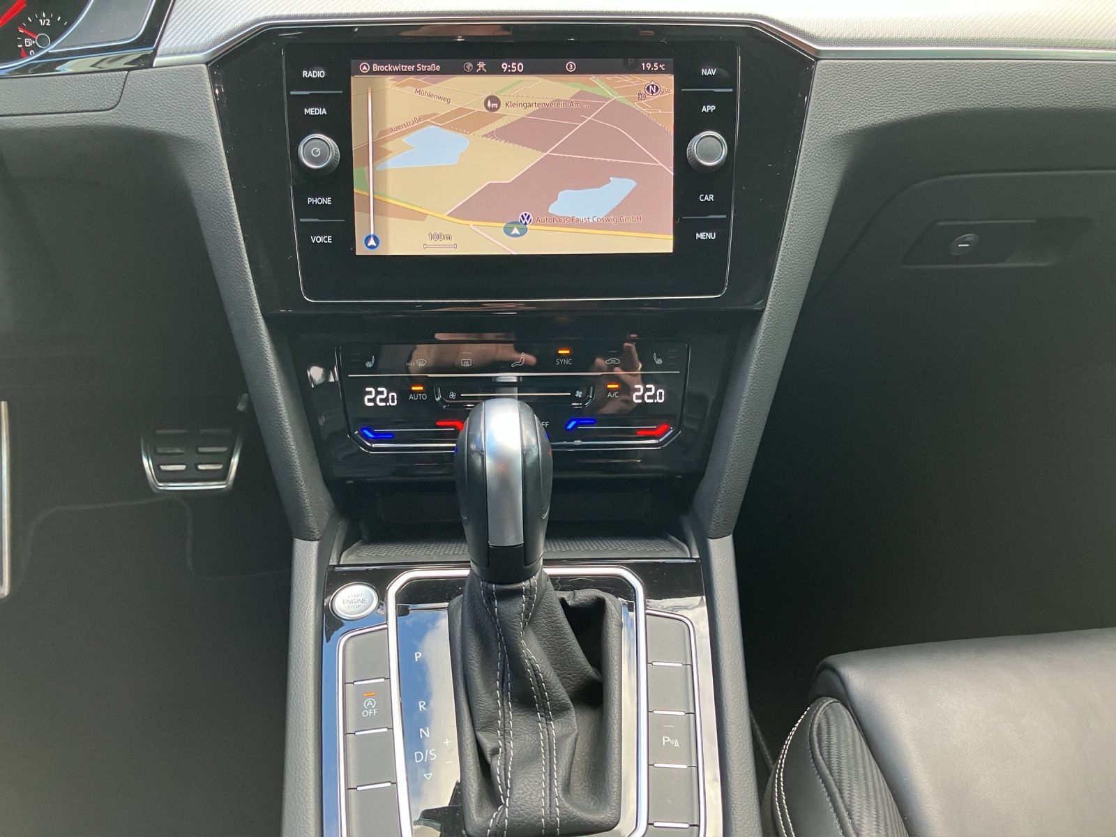 Fahrzeugabbildung Volkswagen Passat Variant R-Line TSI DSG LED ACC NAVI RFK S