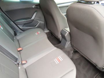 Fotografie des Seat Arona FR 6-G 81kw AHK Navi Climatronic ALU `18