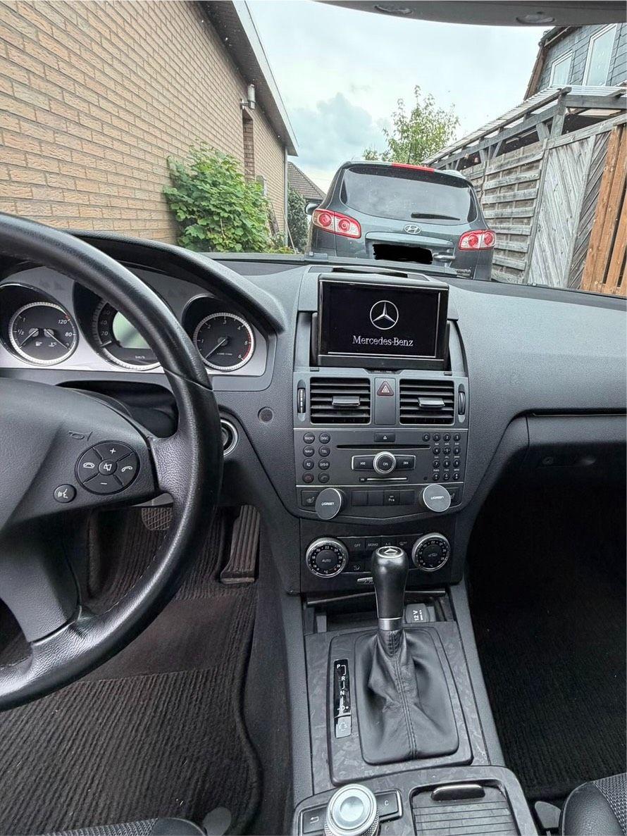 Mercedes-Benz C200 2011 — photo 15