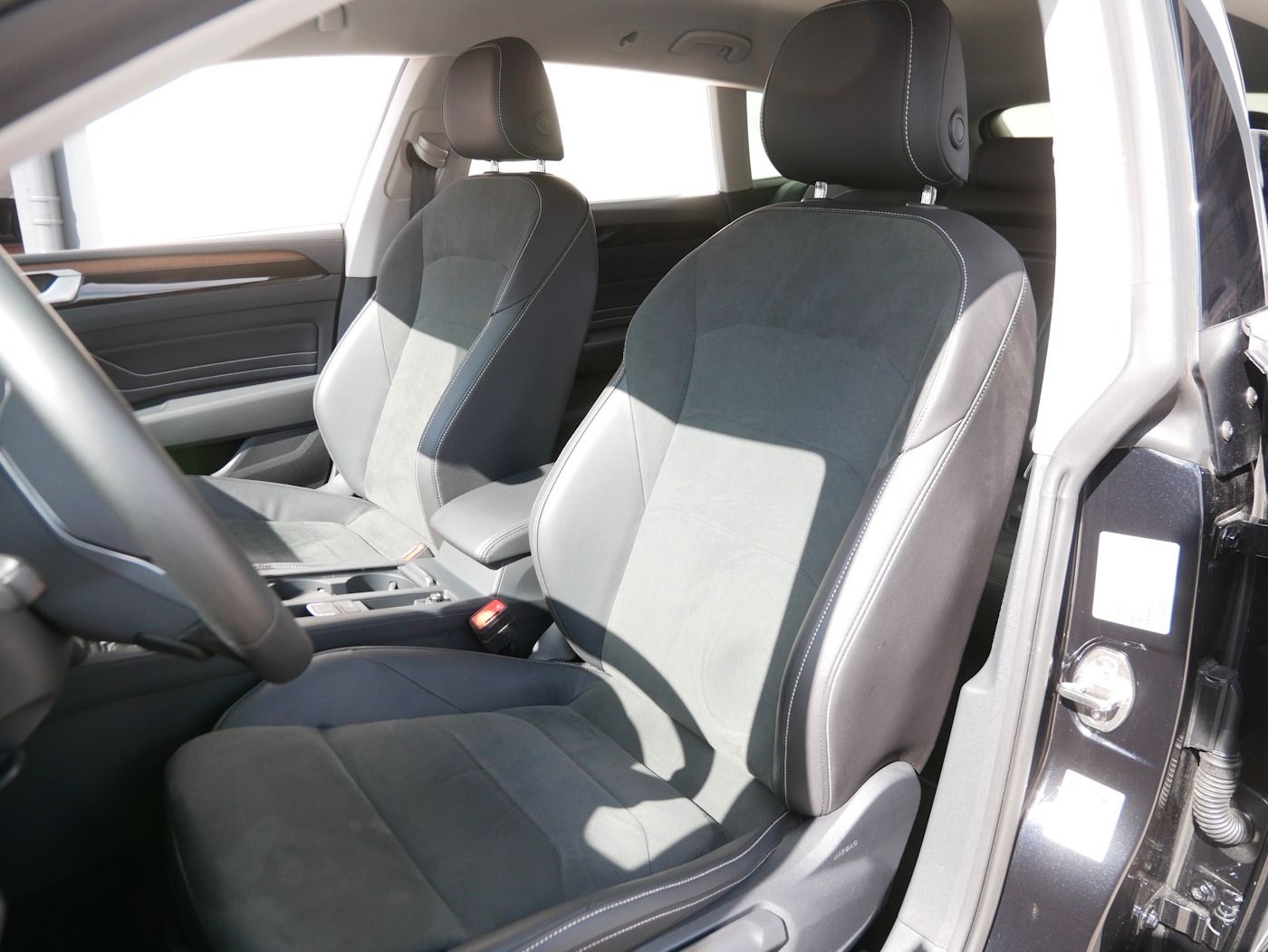 Fahrzeugabbildung Volkswagen Arteon SB 2.0 Elegance NEU60T AHK Kamera DSG SHZ