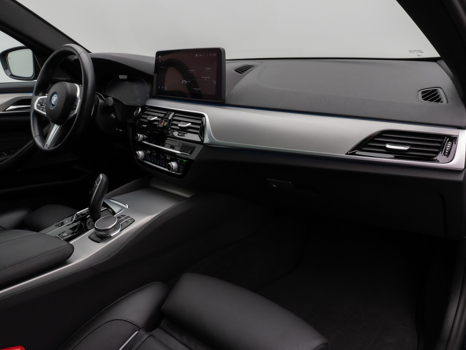 Fahrzeugabbildung BMW 530e xD M Sport Individual Panorama HUD H/K Voll