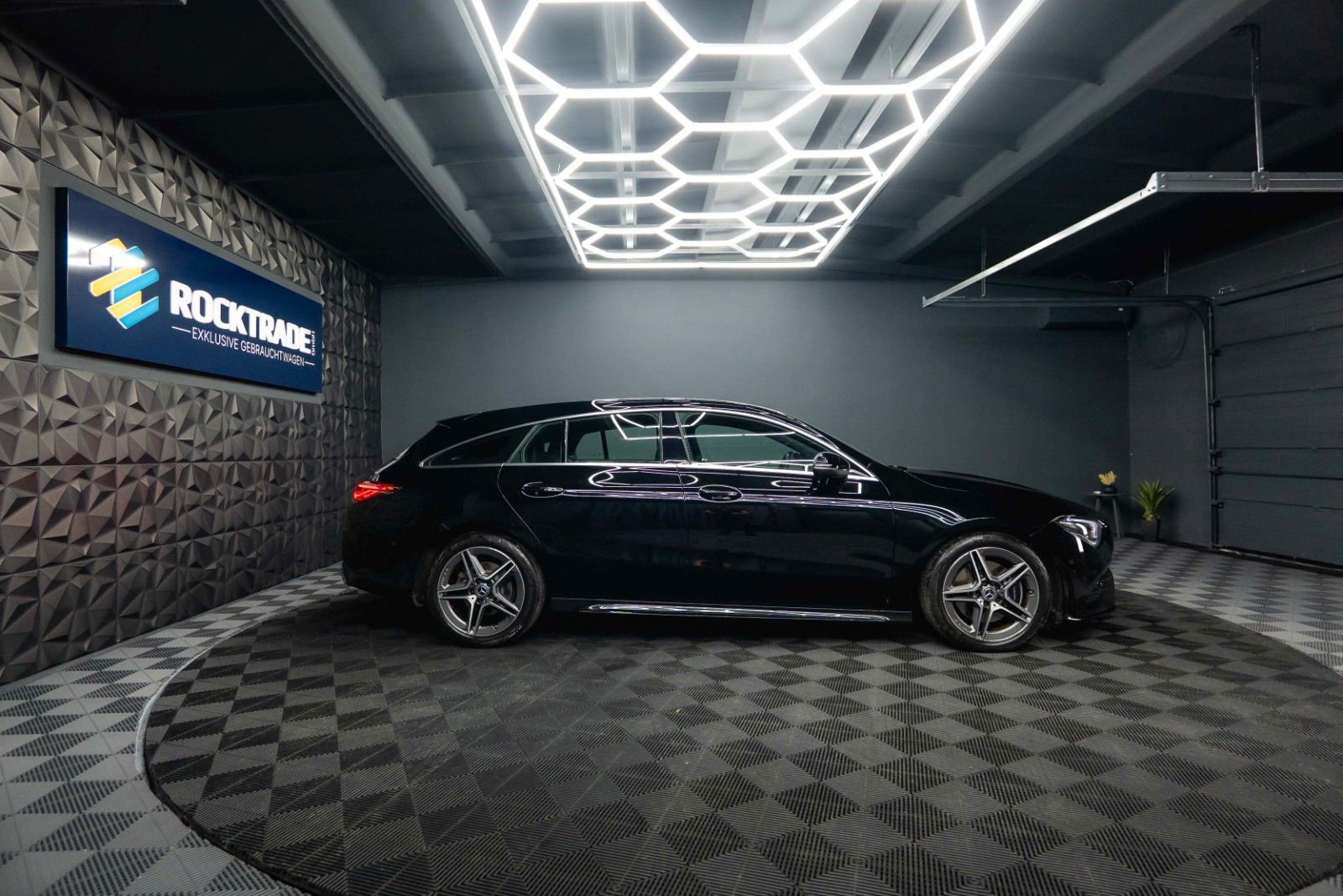 Fahrzeugabbildung Mercedes-Benz CLA 220 Shooting Brake AMG Line | ACC | LED