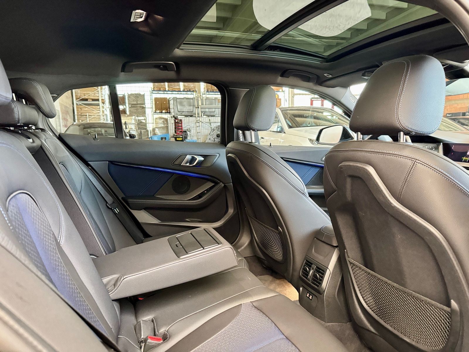 Fahrzeugabbildung BMW 118i M-Sportpaket | 18" LMR | Panodach | Lenkr.h