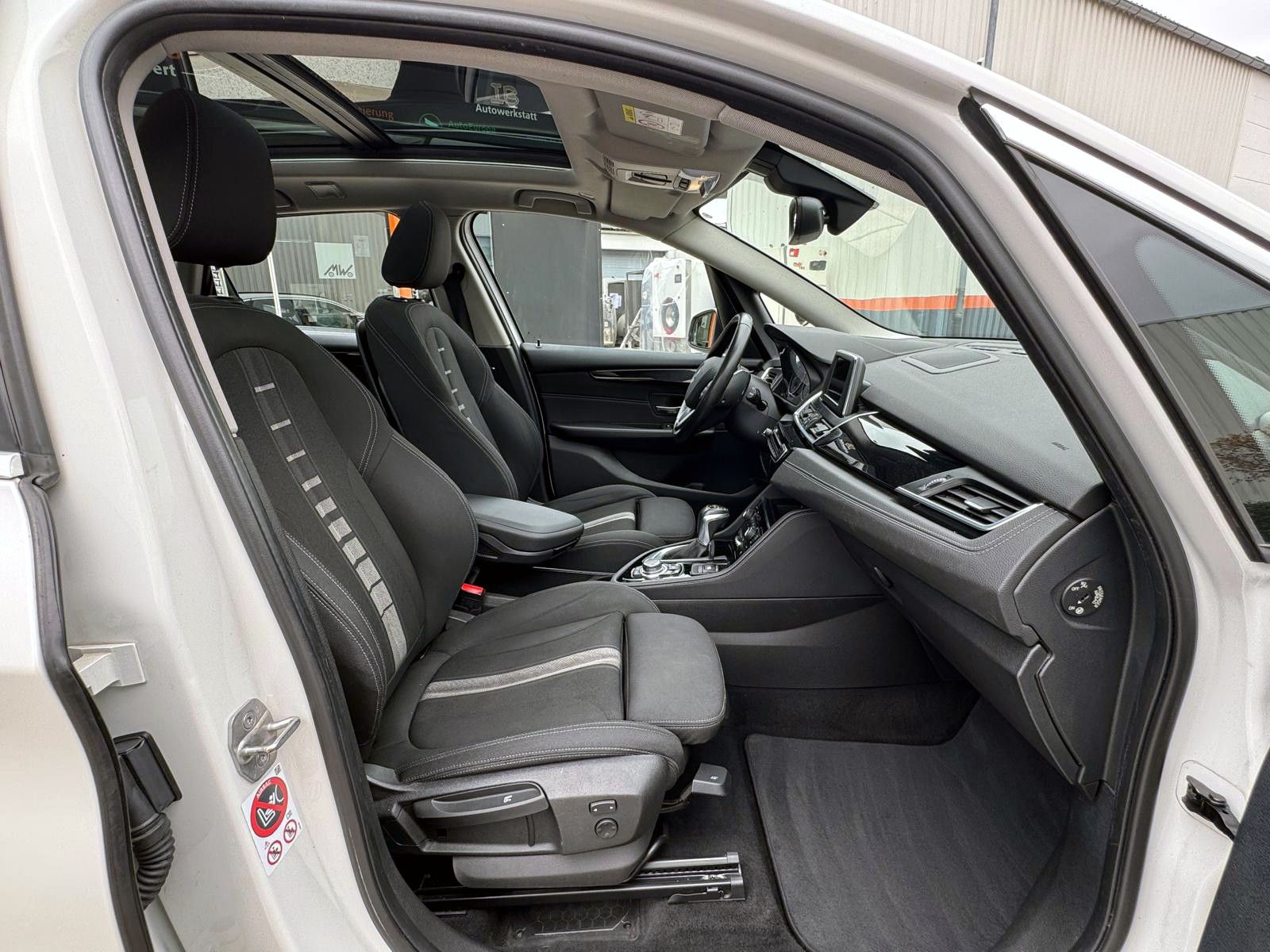 Fahrzeugabbildung BMW 218i Active Tourer Aut. Sport-Line LED KAM PANO