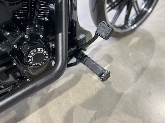 Fahrzeugabbildung Harley-Davidson FXBR Breakout Umbau Jekill Airride 260er Custom
