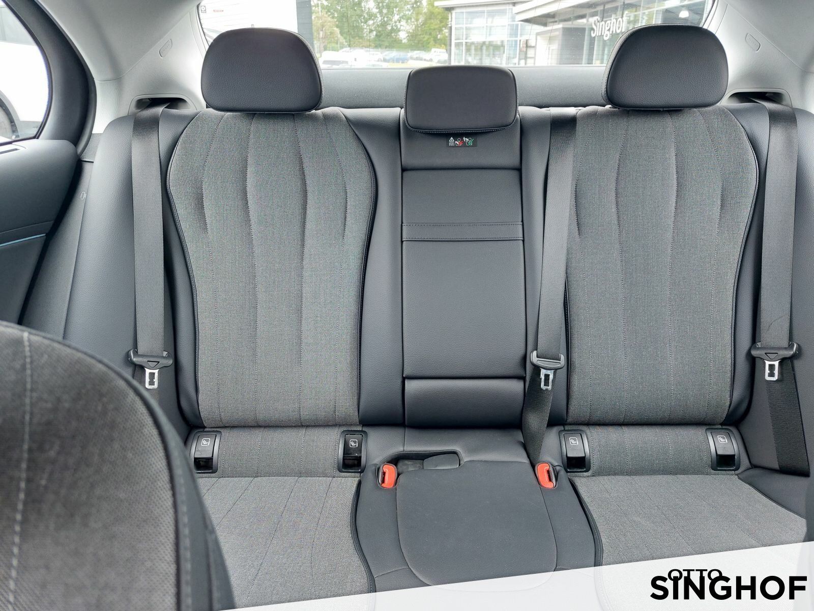 Fahrzeugabbildung Mercedes-Benz E 220 d Avantgarde +AHK+Digital LED+Standhg+360°