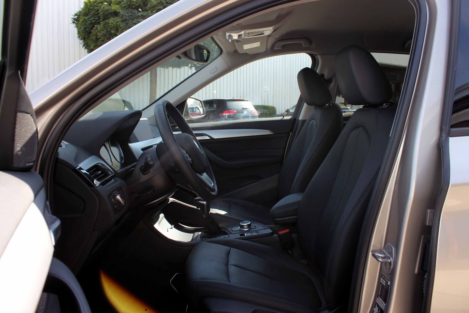 Fahrzeugabbildung BMW X1 xDrive25e Advantage LED KAM ACC SHZ NAV H&K