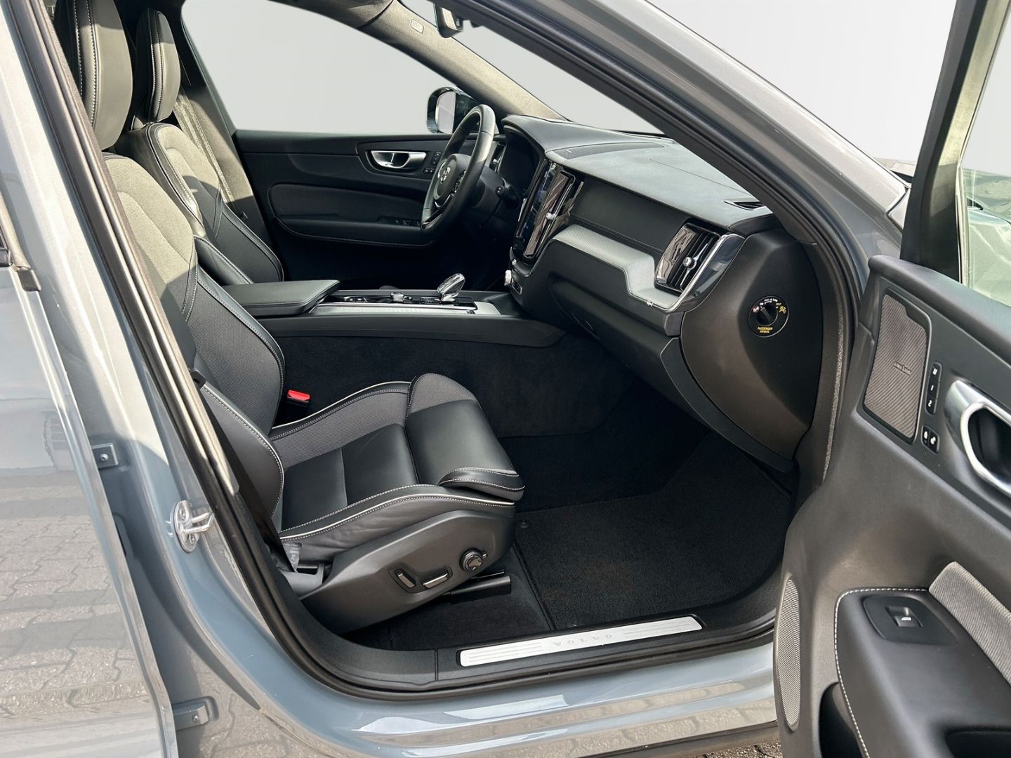 Volvo XC60 B4 Diesel AWD Ultimate Dark 20'' ACC Panora foto 3