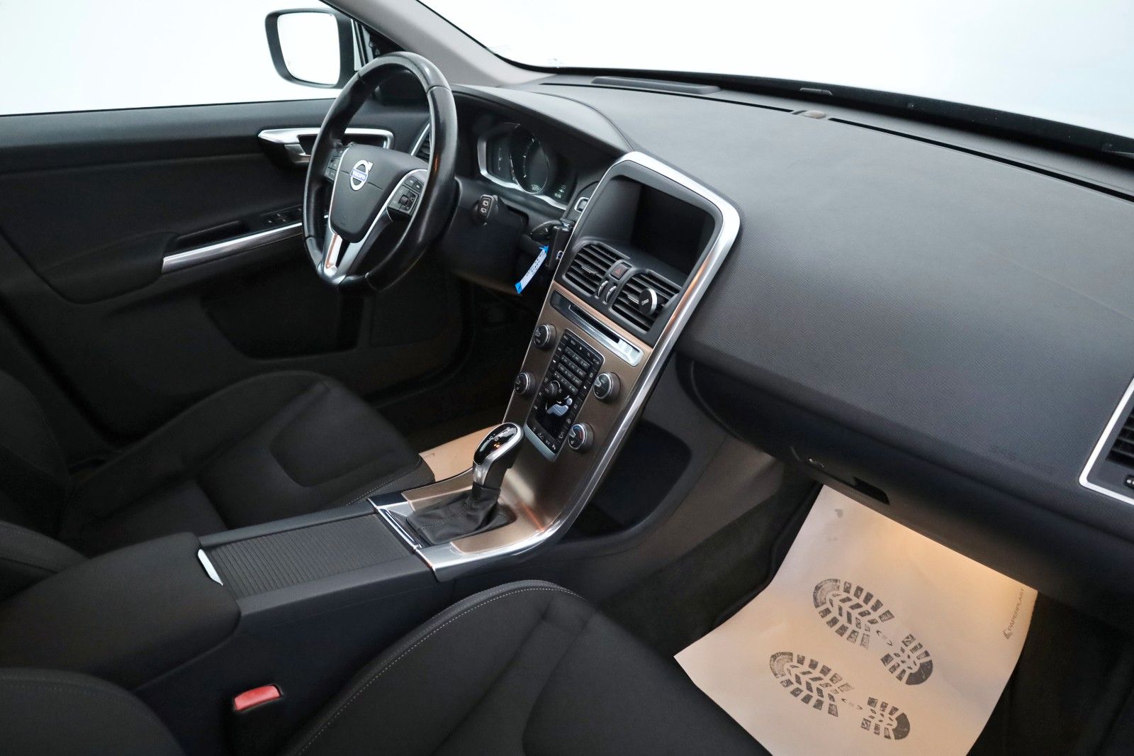 Fahrzeugabbildung Volvo XC60 D5 Momentum AWD Navi,Xenon,Kamera,SH,PDC