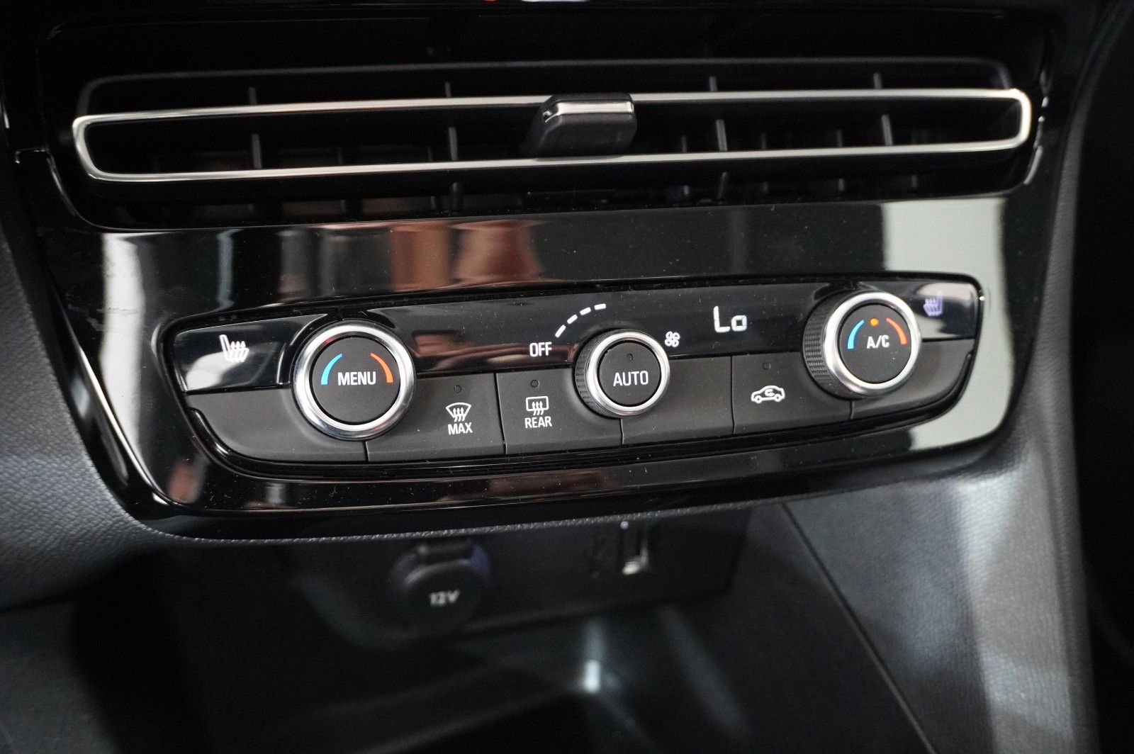 Fahrzeugabbildung Opel Mokka-e EDITION 1-PHASIG LED/KAMERA/SHZ/VIRT/DAB
