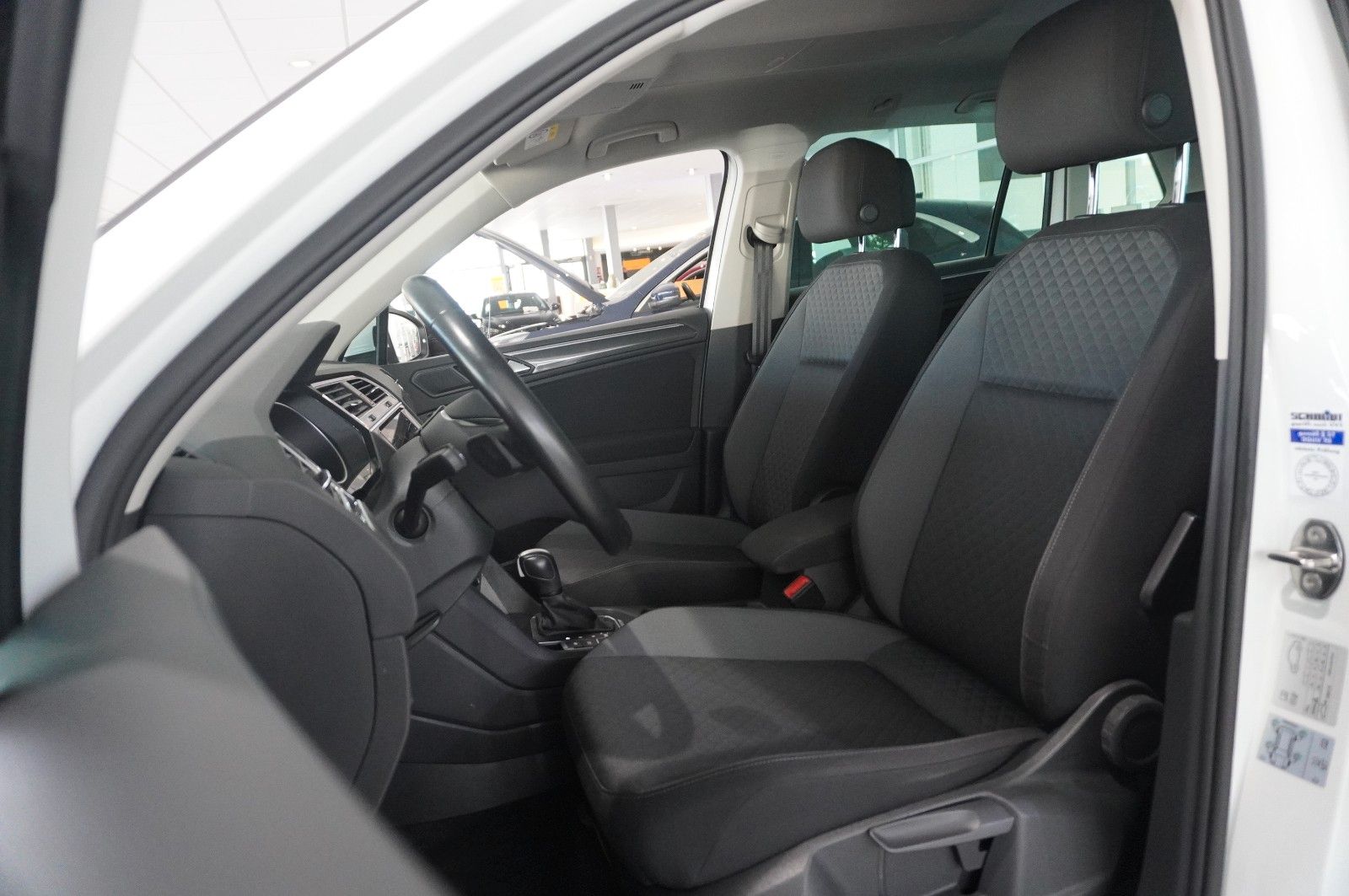 Fahrzeugabbildung Volkswagen Tiguan 2.0 TSI UNITED 4M DSG NAVI/LED/ACC/SH/AHK