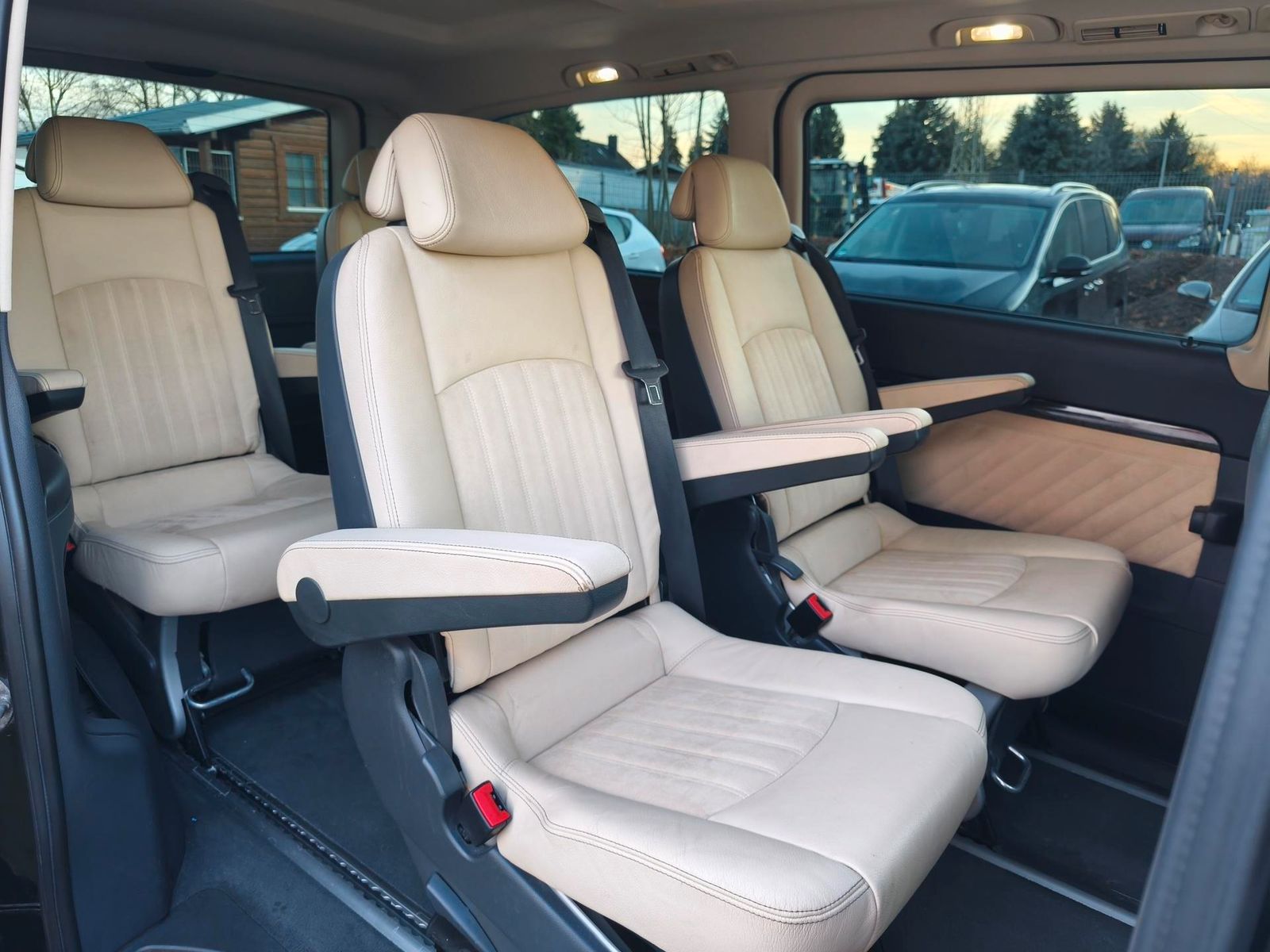 Fahrzeugabbildung Mercedes-Benz Viano 3.0 X-Clusive lang/6-Sitze/Alcantara/Navi