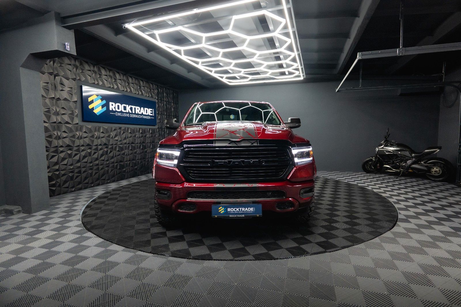 Fahrzeugabbildung Dodge RAM 5.7 V8 HEMI 4x4 OFFROAD NIGHT-Edition LED