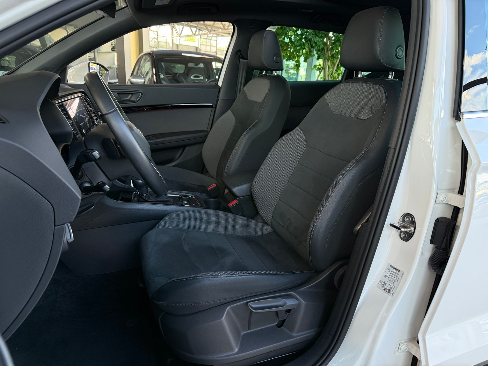 Fahrzeugabbildung SEAT Ateca Xcellence PANO BEATS ACC LED