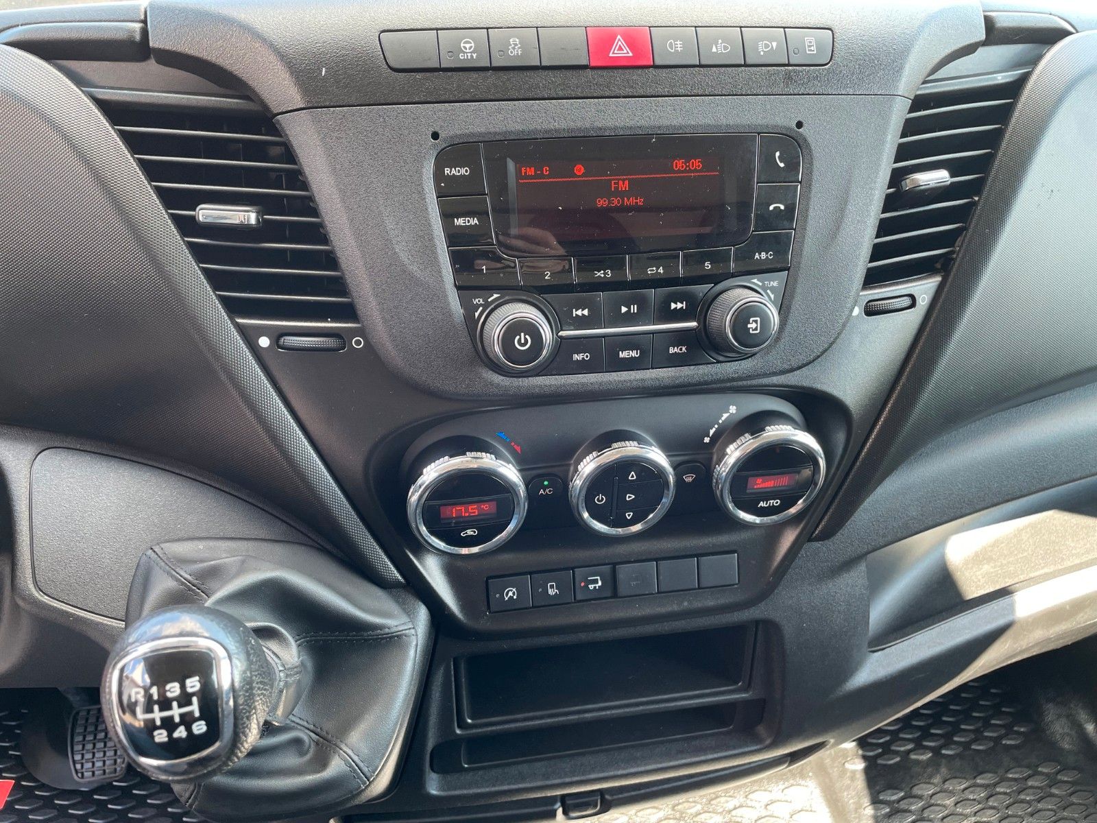 Fahrzeugabbildung Iveco Daily 35S16 *Koffer*LBW*Klima*