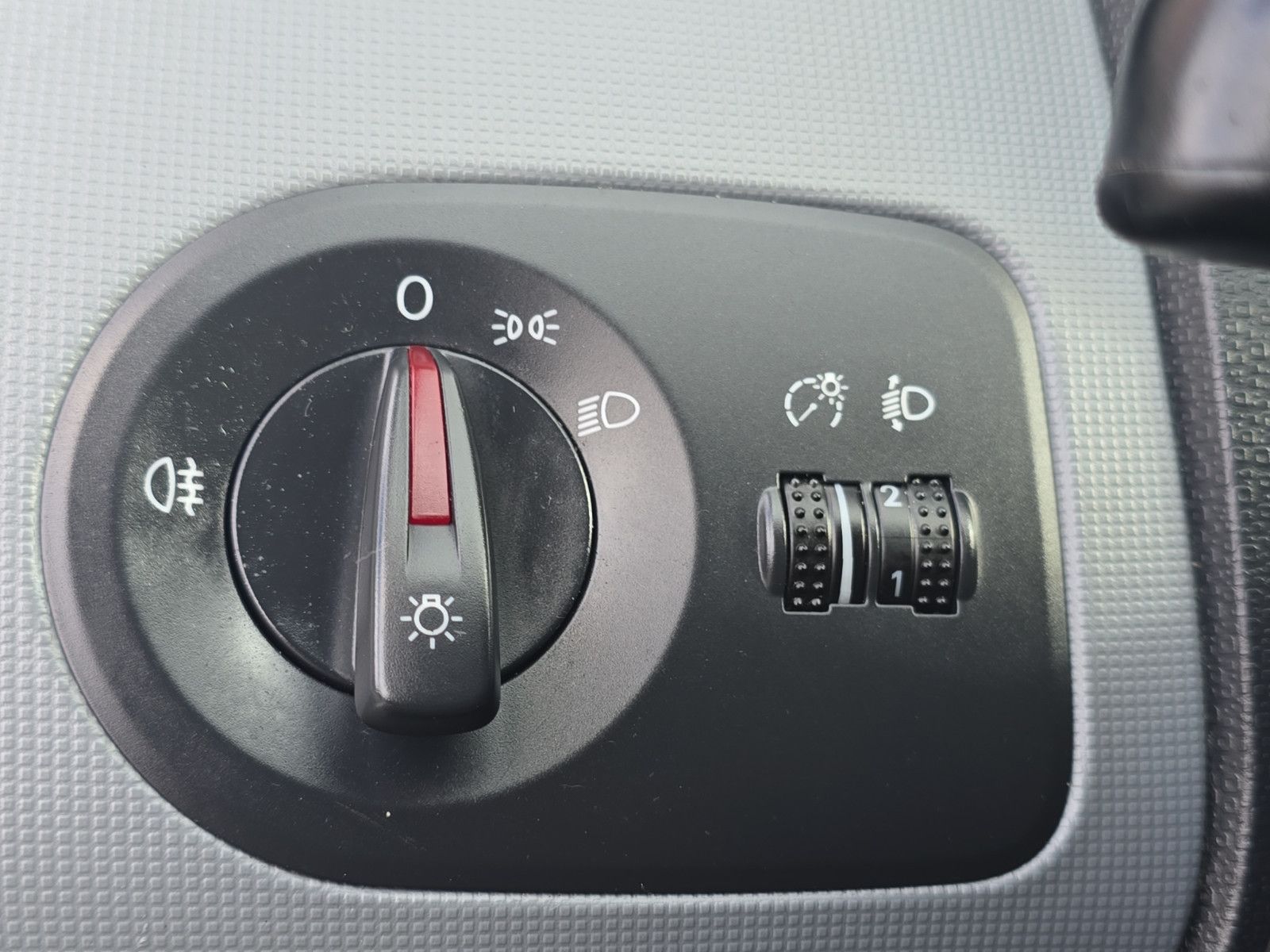 Fahrzeugabbildung SEAT Ibiza Lim. Reference Salsa Klima Sitzeheizung