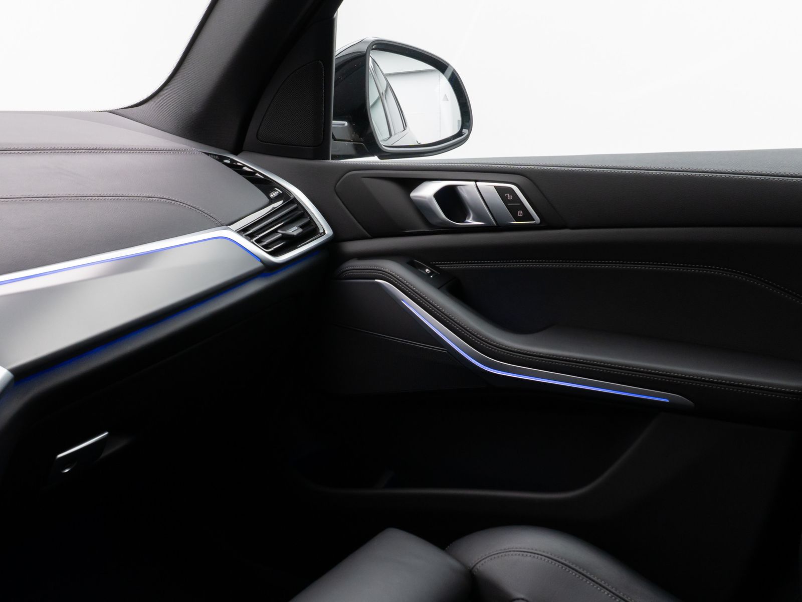 Fahrzeugabbildung BMW X5 xD30d M Sport 360°Laser HUD DAB HiFi 22Zoll