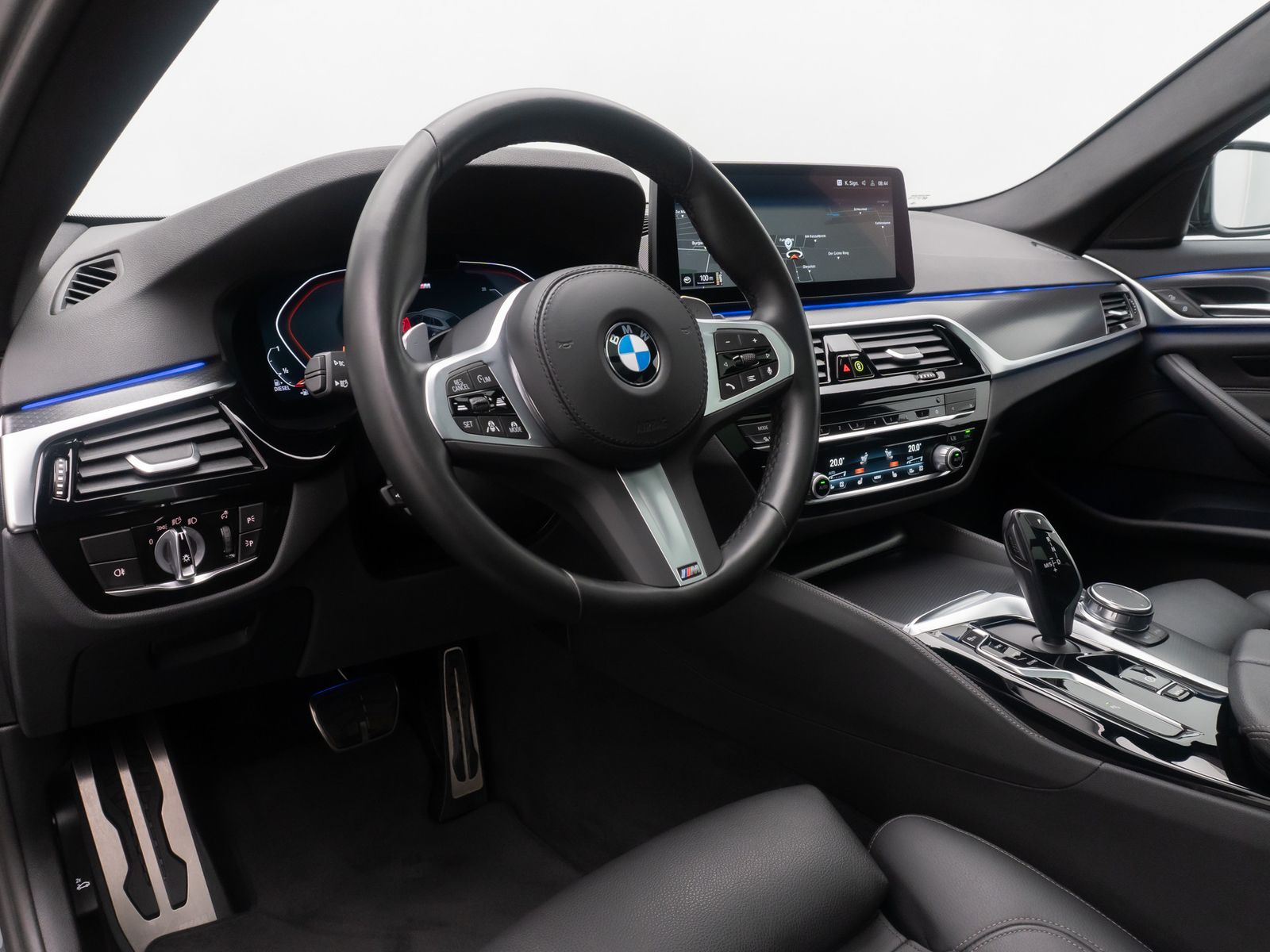 Fahrzeugabbildung BMW 530d MSport HUD DAB Kamera AHK Panorama HiFi 19"