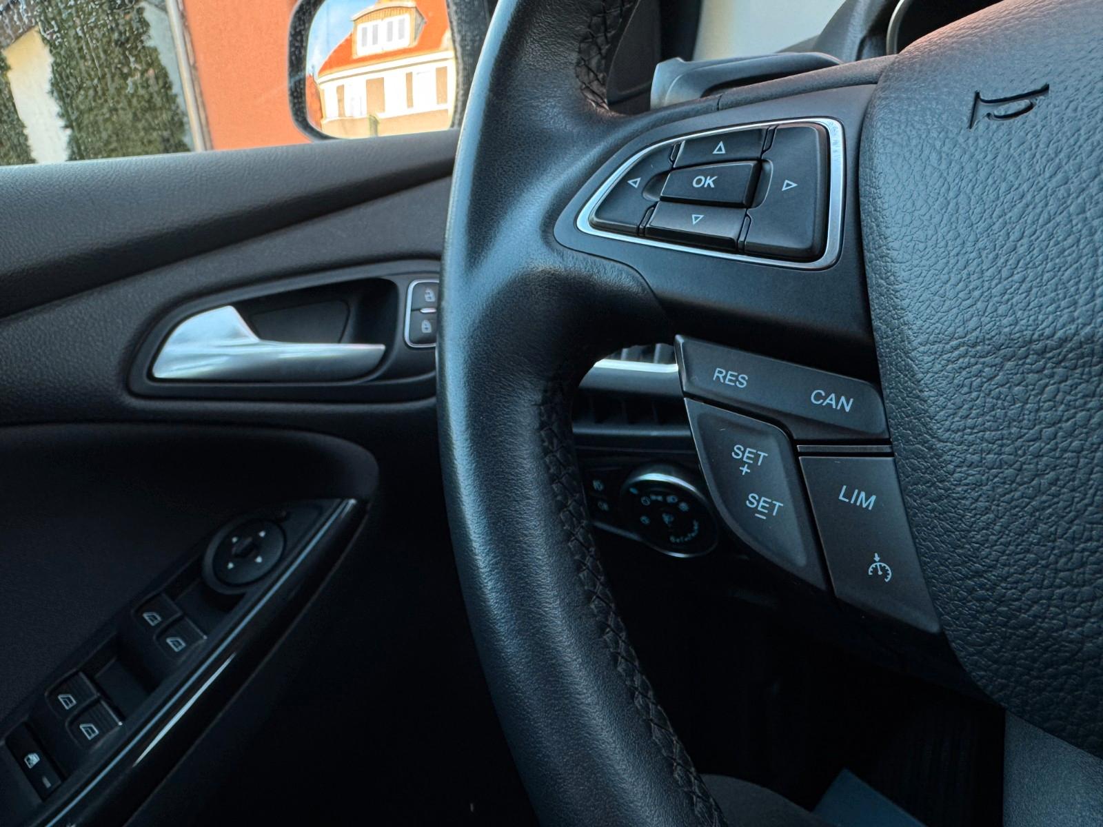 Ford Focus Turnier Titanium - Inkl. Doppel Garantie