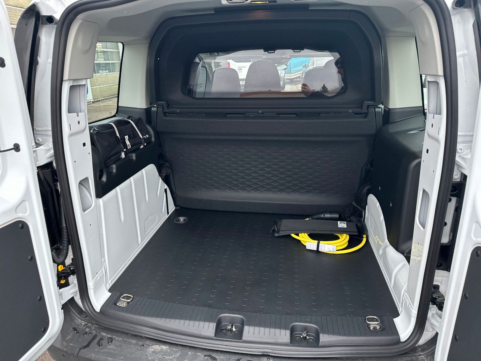 Fahrzeugabbildung Ford Transit Connect Flex Cab Trend PHEV, FAHRASSISTE