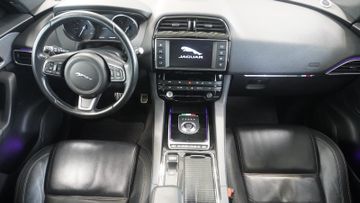 Jaguar F-Pace - 9