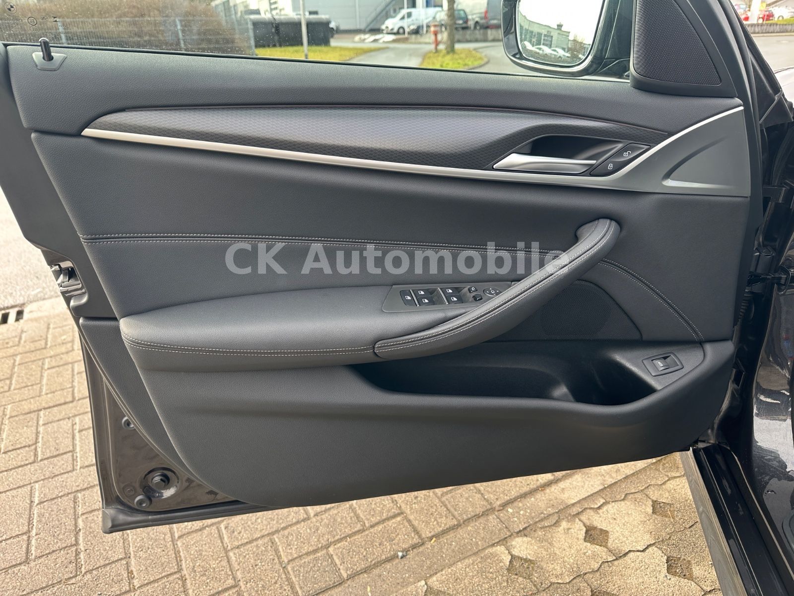 Fahrzeugabbildung BMW 520dxDrive Touring M-Sport/Laser/Head-Up/ACC/AHK