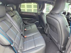 Fahrzeugabbildung Arkana Esprit Alpine Mild Hybrid 140 EDC Schiebe