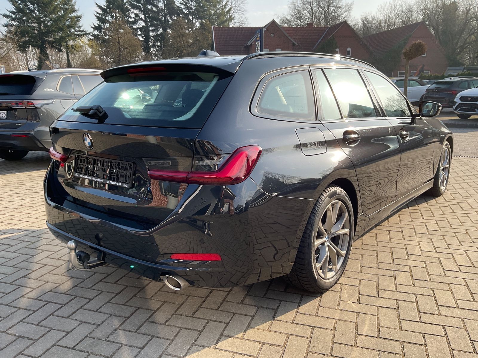 Fahrzeugabbildung BMW 318d Touring,AHK,Carplay,Sitzheizung,Isofix