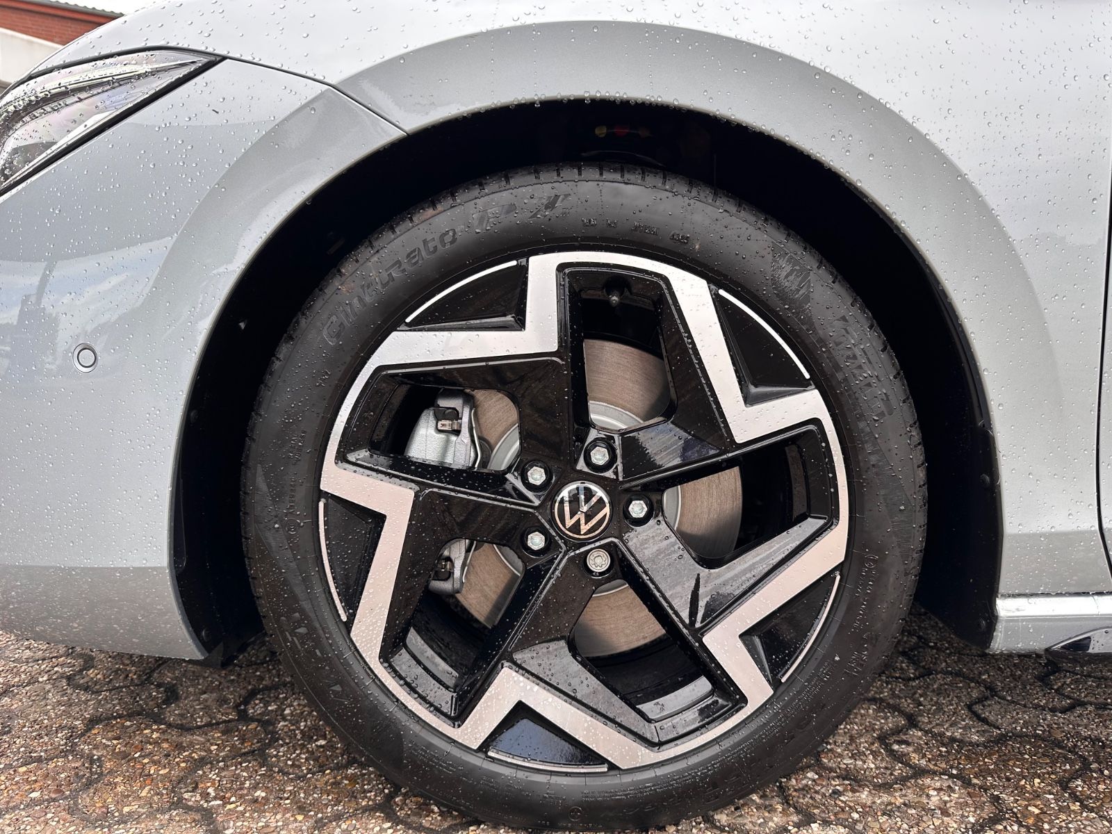 Fahrzeugabbildung Volkswagen Passat Variant 2.0 TDI 4M R-Line Matrix/AHK/Navi