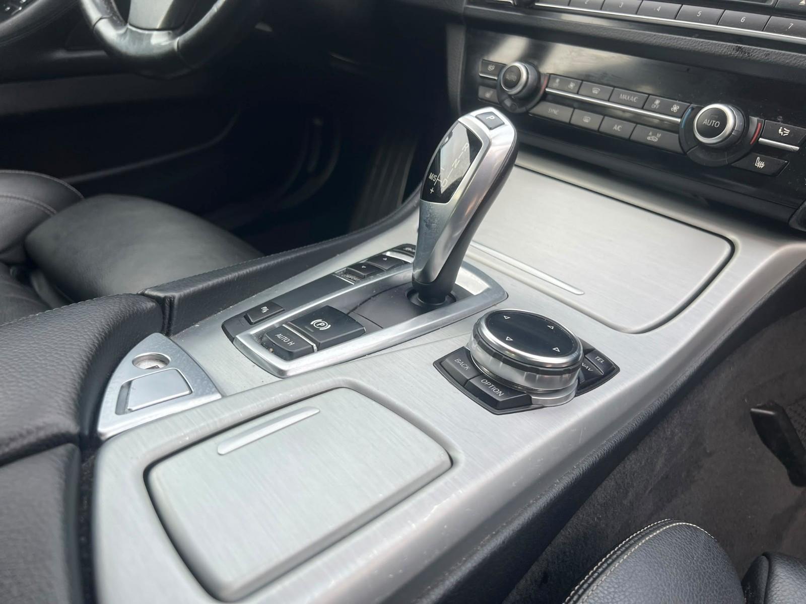 BMW 520 2013 — photo 16
