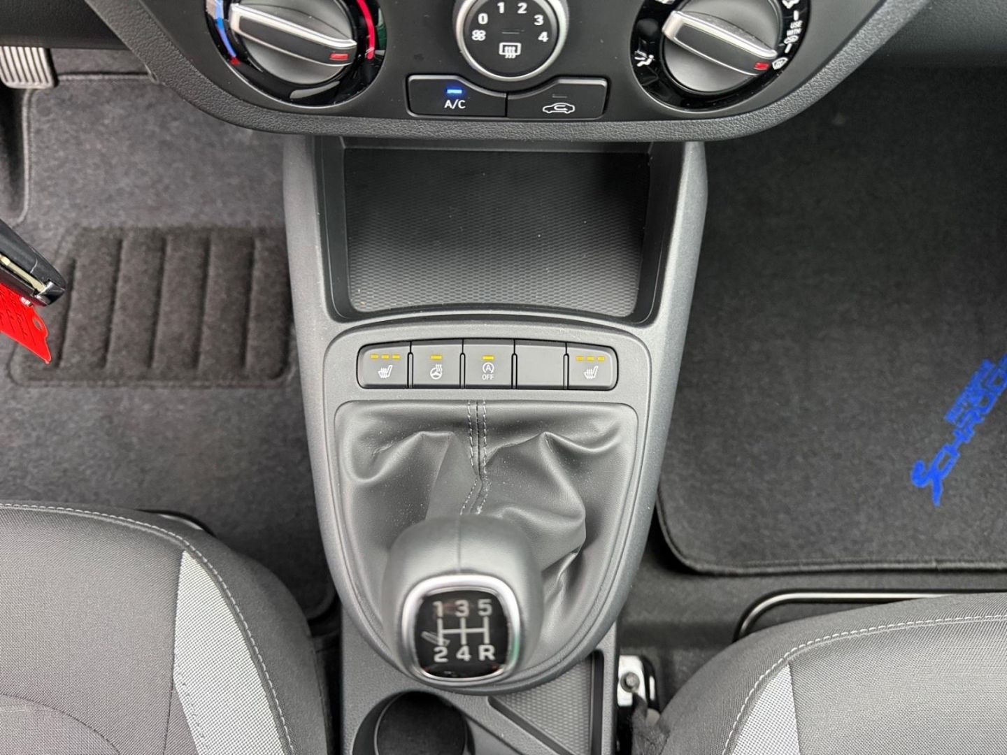 Fahrzeugabbildung Hyundai i10 FL 1.0 MT 2WD Trend Klima Parksensoren